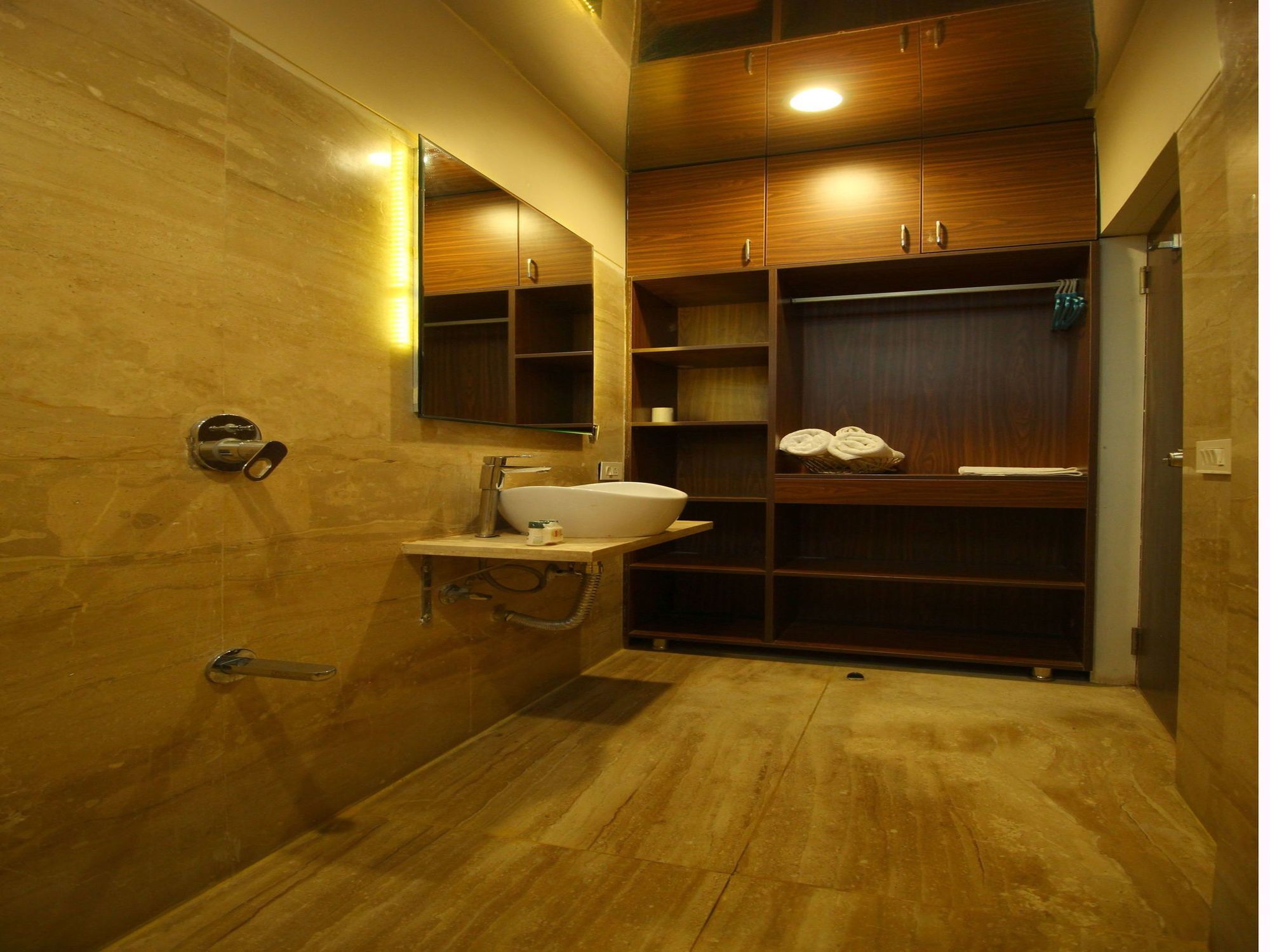 Oyo 8992 Hotel Kyra Ахмедабад Екстер'єр фото